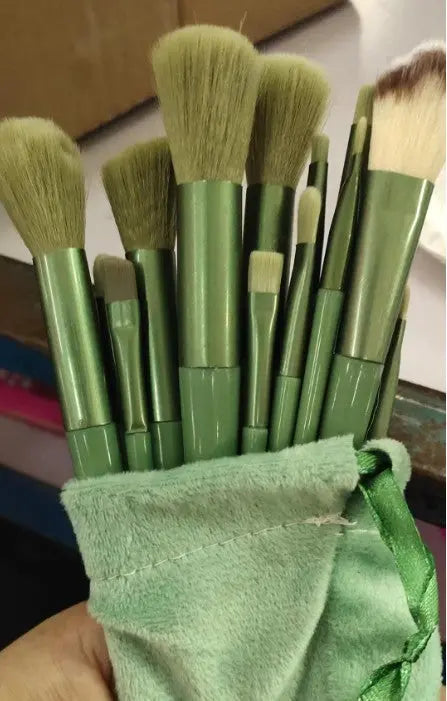 13Pcs Makeup Brush Set Make Up Concealer Brush Blush Powder Brush Eye Shadow Highlighter Foundation Brush Cosmetic Beauty Tools BlushBea_Mali